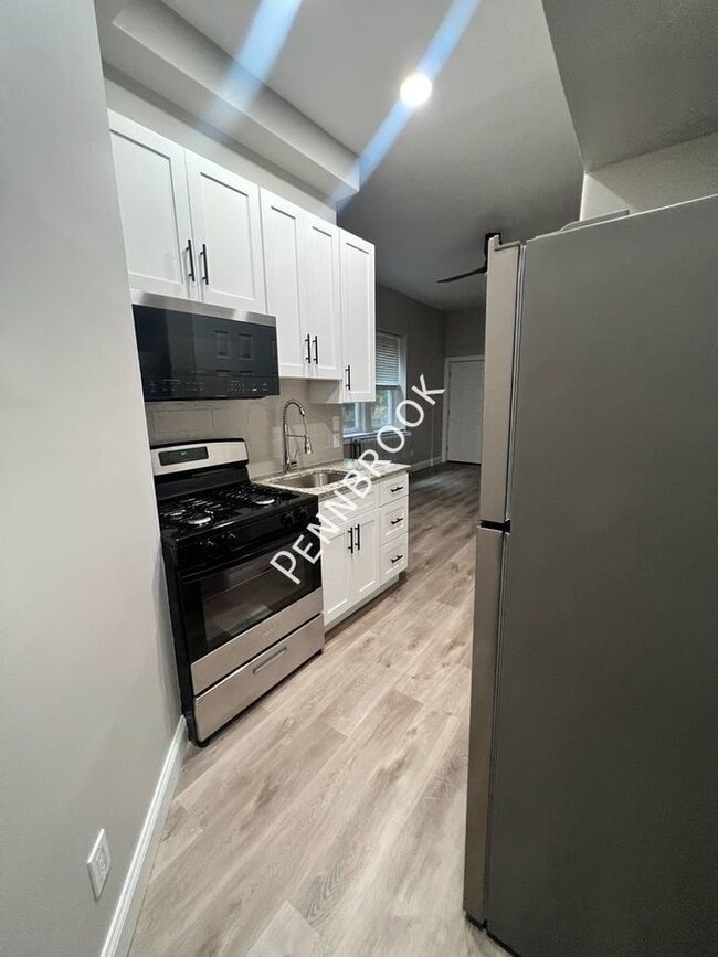 Building Photo - Updated Studio - Queen Village - Utilities...