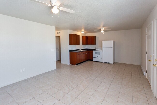 Building Photo - 3 Bedroom, Single-story Townhomes for rent in Marshalltown, IA
