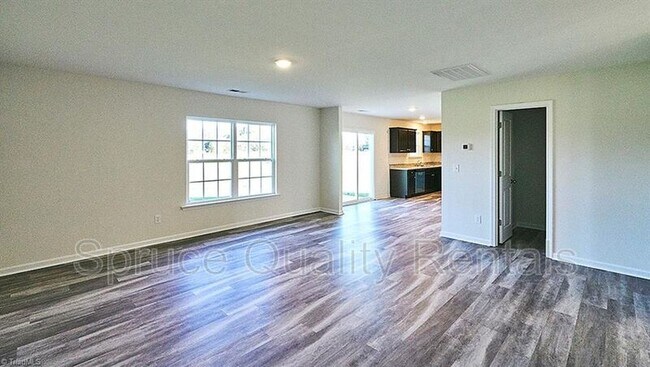 Photo - 958 Bosemon St House