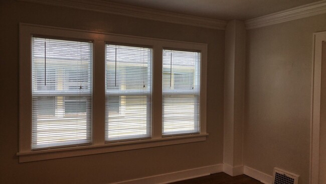 Foto del edificio - PRELEASE:  Huge 5 bdrm/2 bath near WWU