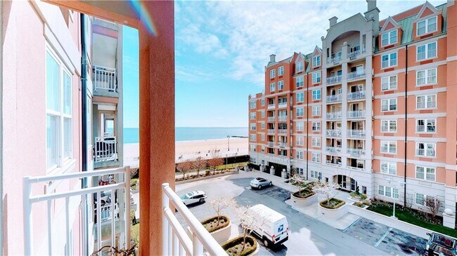 Foto del edificio - 135 Oceana Dr E
