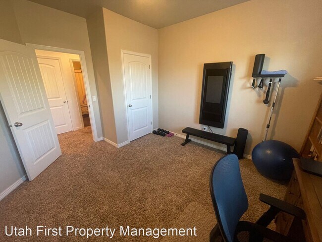 Building Photo - 4 br, 2 bath House - 3202 E Maple Mountain Dr