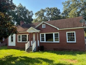 Building Photo - 2410 Amos St