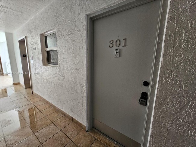 Foto del edificio - 3944 NE 167th St