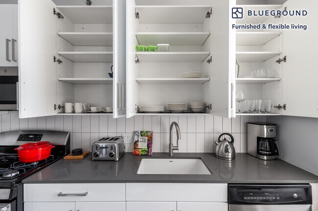 Foto del edificio - 330 S Wells St