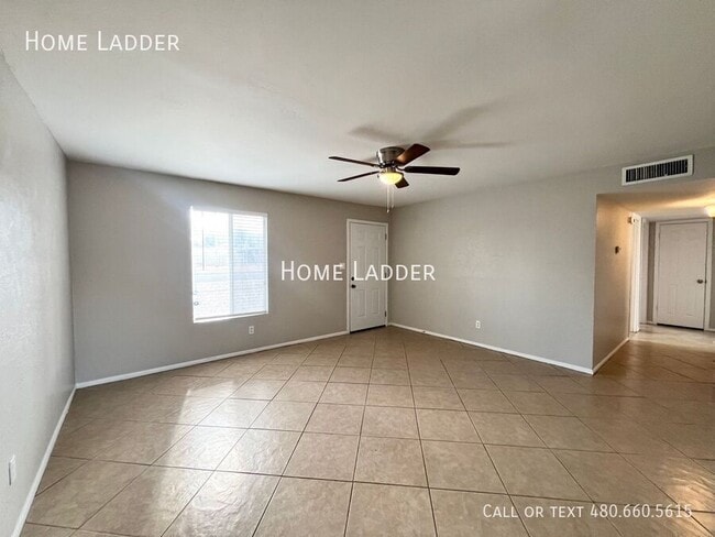 Building Photo - 410 W Battaglia Rd