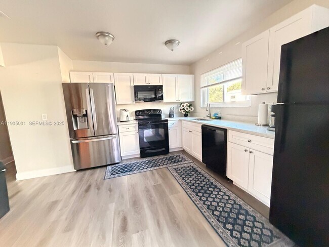 Foto del edificio - 5474 Kenwood Dr