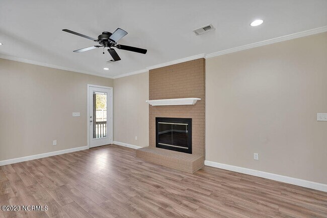 Foto del edificio - 5301 Peden Point Rd