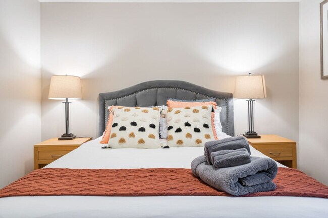 Foto del edificio - 3202 15th Ave W