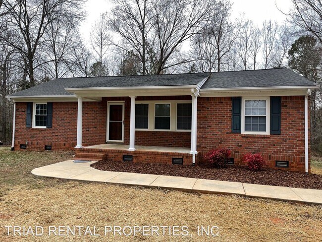 Building Photo - 4 br, 3 bath House - 148 NORRIS ST.