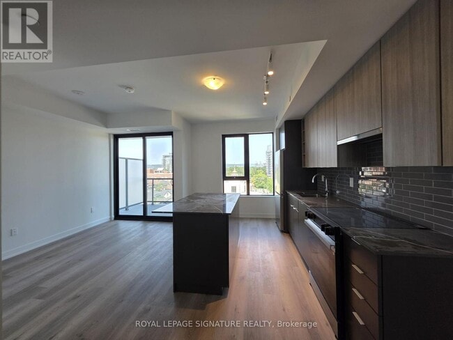 Building Photo - 2075 Lakeshore Rd.