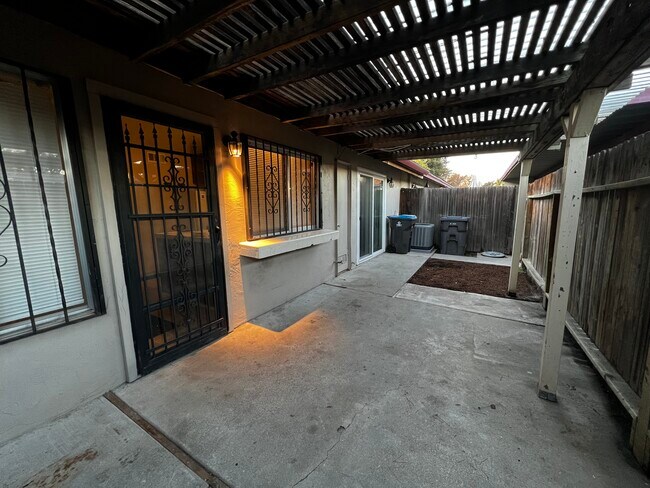 Área de patio cubierto - 2914 Fisher Ct