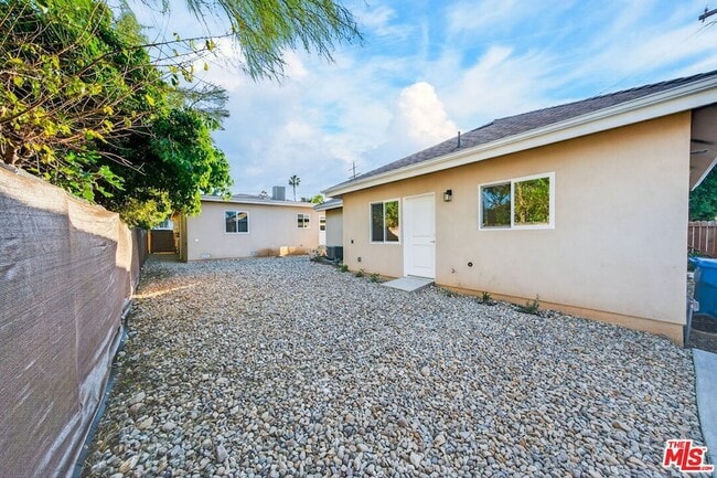 Photo - 17625 Burbank Boulevard House