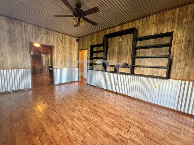 Building Photo - 3 Bedroom, 1 Bathroom NOW Available in Kap...