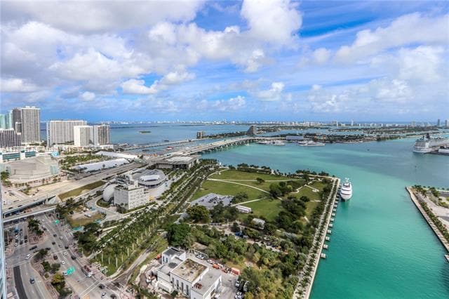 Building Photo - 888 Biscayne Blvd