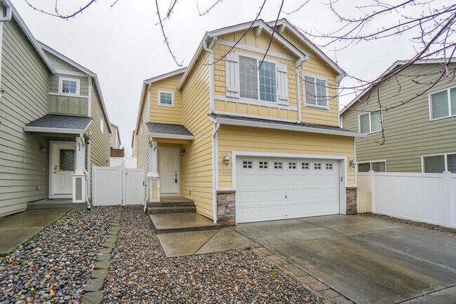 Photo - THREE BEDROOM NEAR VANCOUVER MALL House