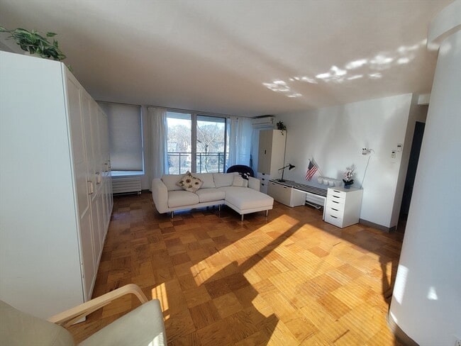 *Pictures are representative samples of the advertised unit. In some cases, the actual units you tou - 65 Babcock St