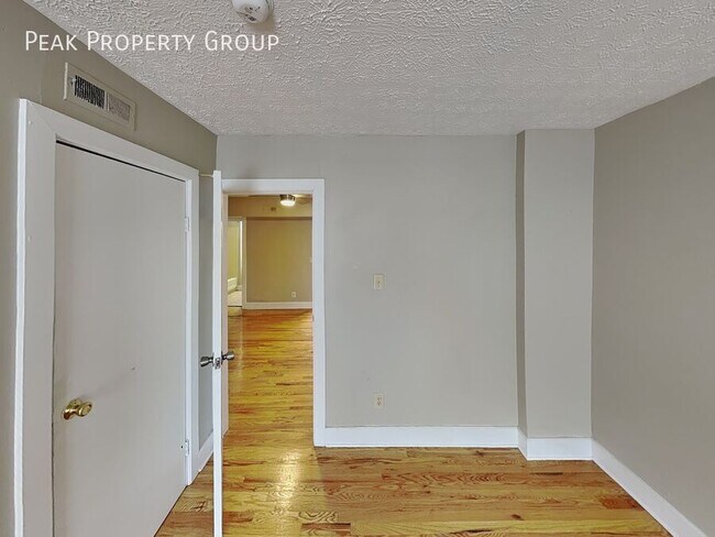 Foto del edificio - 77 1/2 E. 7th Avenue-