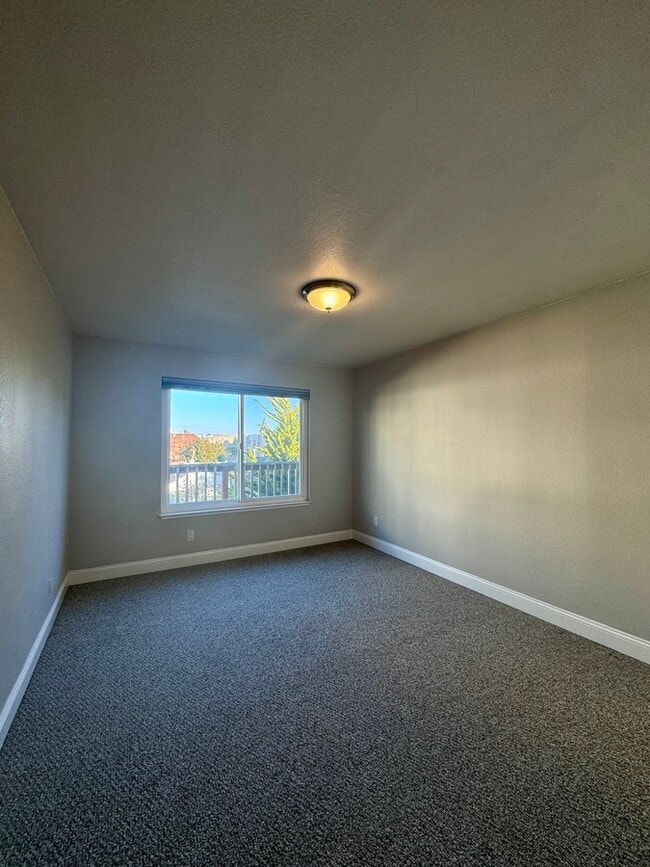 Building Photo - 1157 VALENCIA-8
