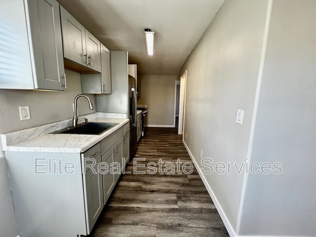 Building Photo - 118 Cedar Ave