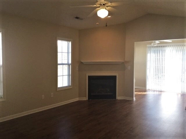 Foto del edificio - 149 Charlotte Ct