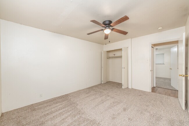 Dormitorio 2 (interior) - 1816 E Tucker Blvd