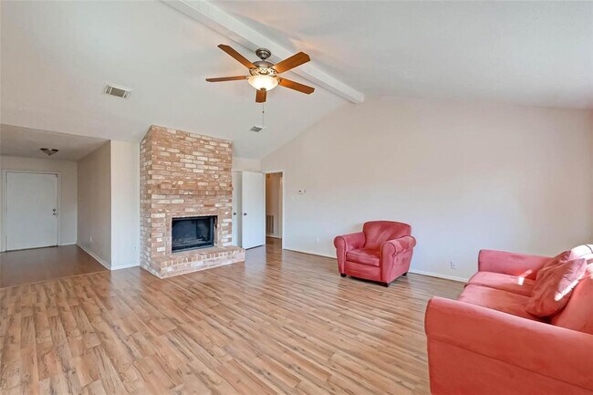 Foto del edificio - 13623 Fernhill Dr