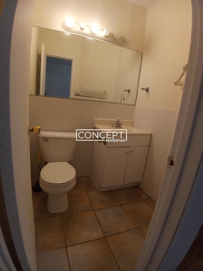 Building Photo - 15 Barrows St