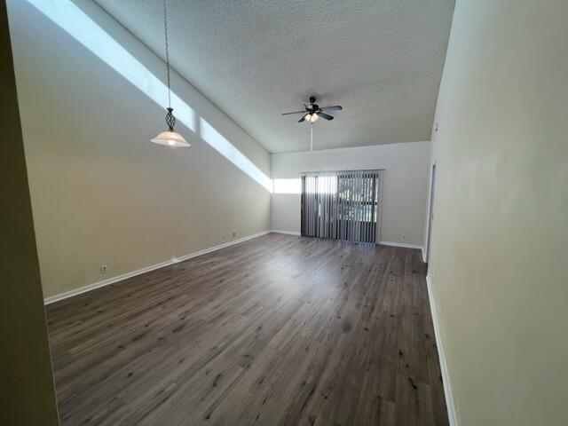 Building Photo - 2304 Lakeview Dr W
