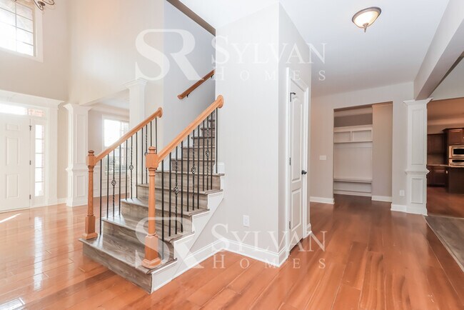 Foto del edificio - Immaculate 5 BR, 4.5 BA home is awaiting n...
