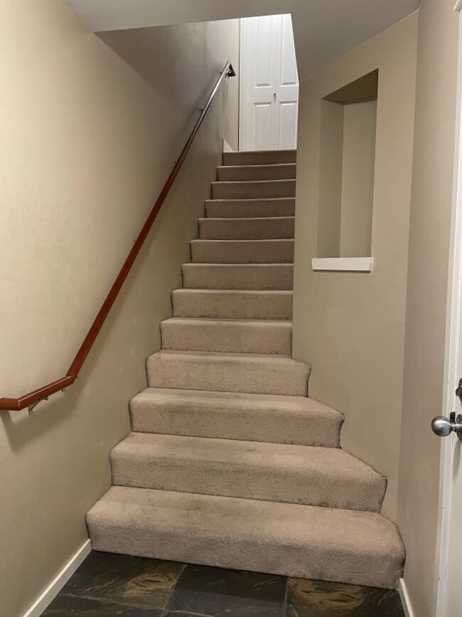 Foto del edificio - Stunning End Unit Townhome in desirable Redmond Ridge neighborhood; 2BD/2BA