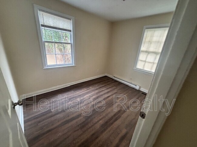 Building Photo - 336 S Castle St