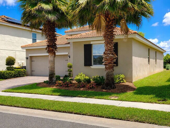 Foto del edificio - "Resort-Style Living in Davenport: Spacious 4-Bedroom Home with Solar Panels, Internet Included &...