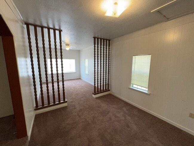 Building Photo - 906 Jefferis Ave