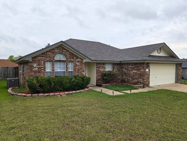 Foto del edificio - AVAILABLE NOW!