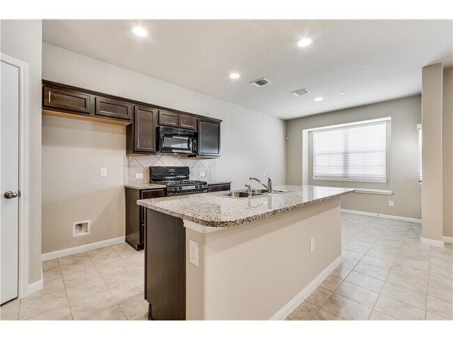 Building Photo - 2880 Donnell Dr