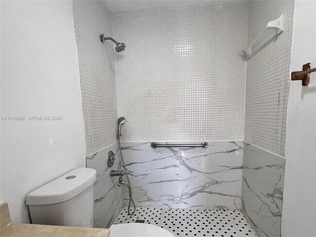 Foto del edificio - 65 NE 59th St