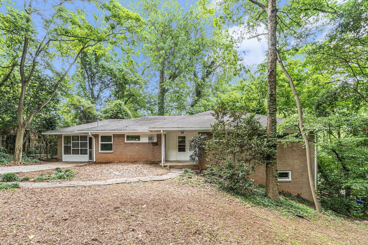 Foto principal - Recently Renovated 3 Bedroom 2 Bath House ...