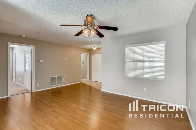 Building Photo - 1708 Hibiscus Cir N