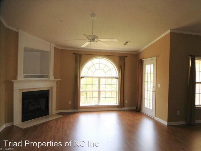 Building Photo - 2 br, 2 bath House - 150 James Rd #3C