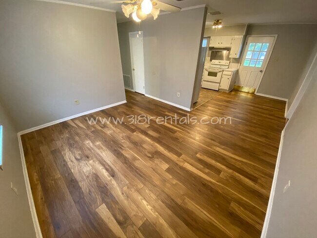 Building Photo - Swan Lake home available