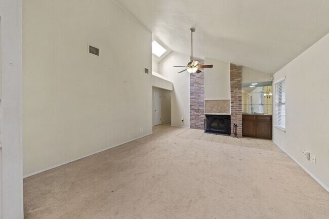 Building Photo - 8930 Tintagel St, San Antonio TX 78254