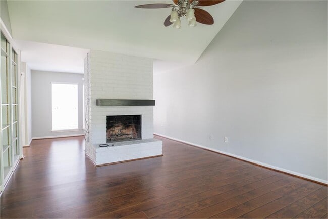 Building Photo - 5002 Stanhope Dr