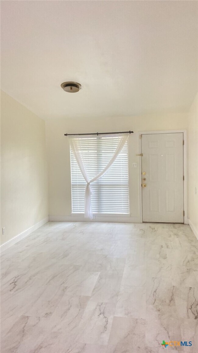 Foto del edificio - 1208 West Ln