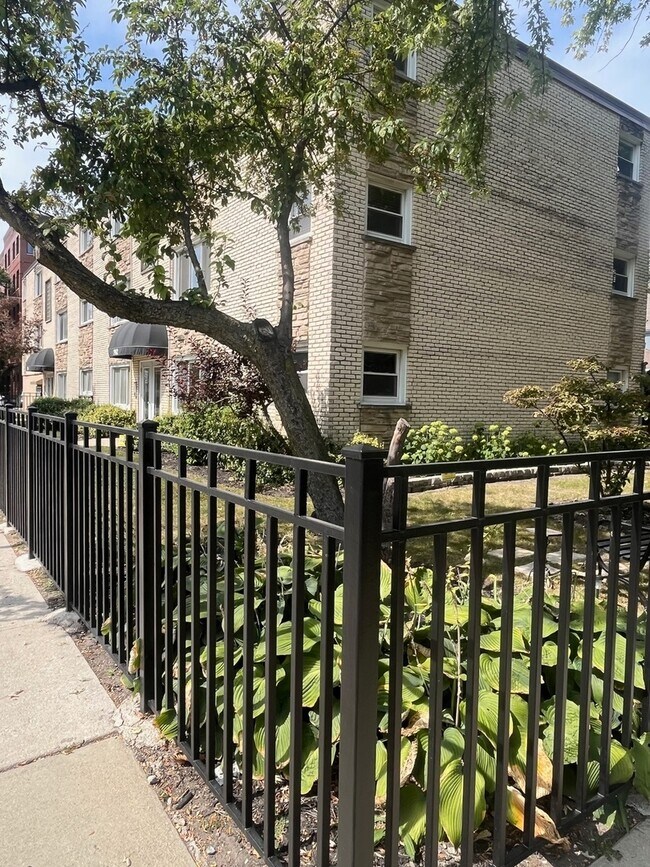 Foto del edificio - 7952 Madison St