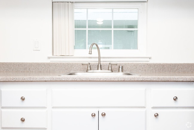 2 habitaciones, 1.5 baños, 880 pies cuadrados - St Moritz Apartments