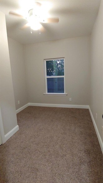 Foto del edificio - 1012 E Oak Street