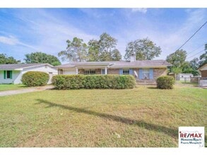 Building Photo - 7010 NE Oakfield Rd