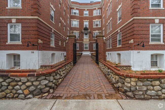 Building Entrance - Colonial Court