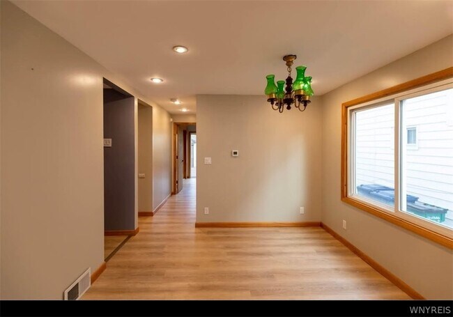 Foto del edificio - 19 Hobmoor Ave